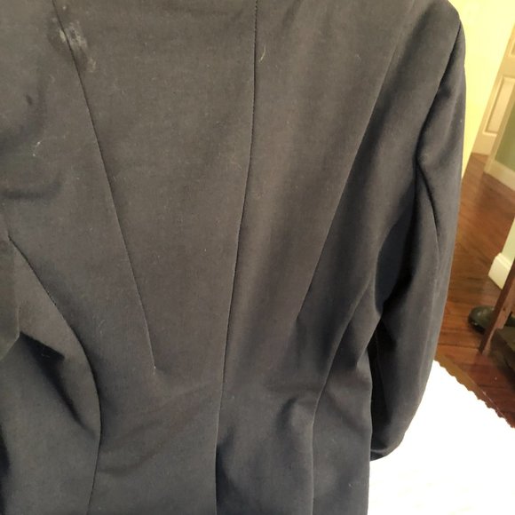 Very stylish H&M black blazer, dress up or dress down. - Picture 6 of 6